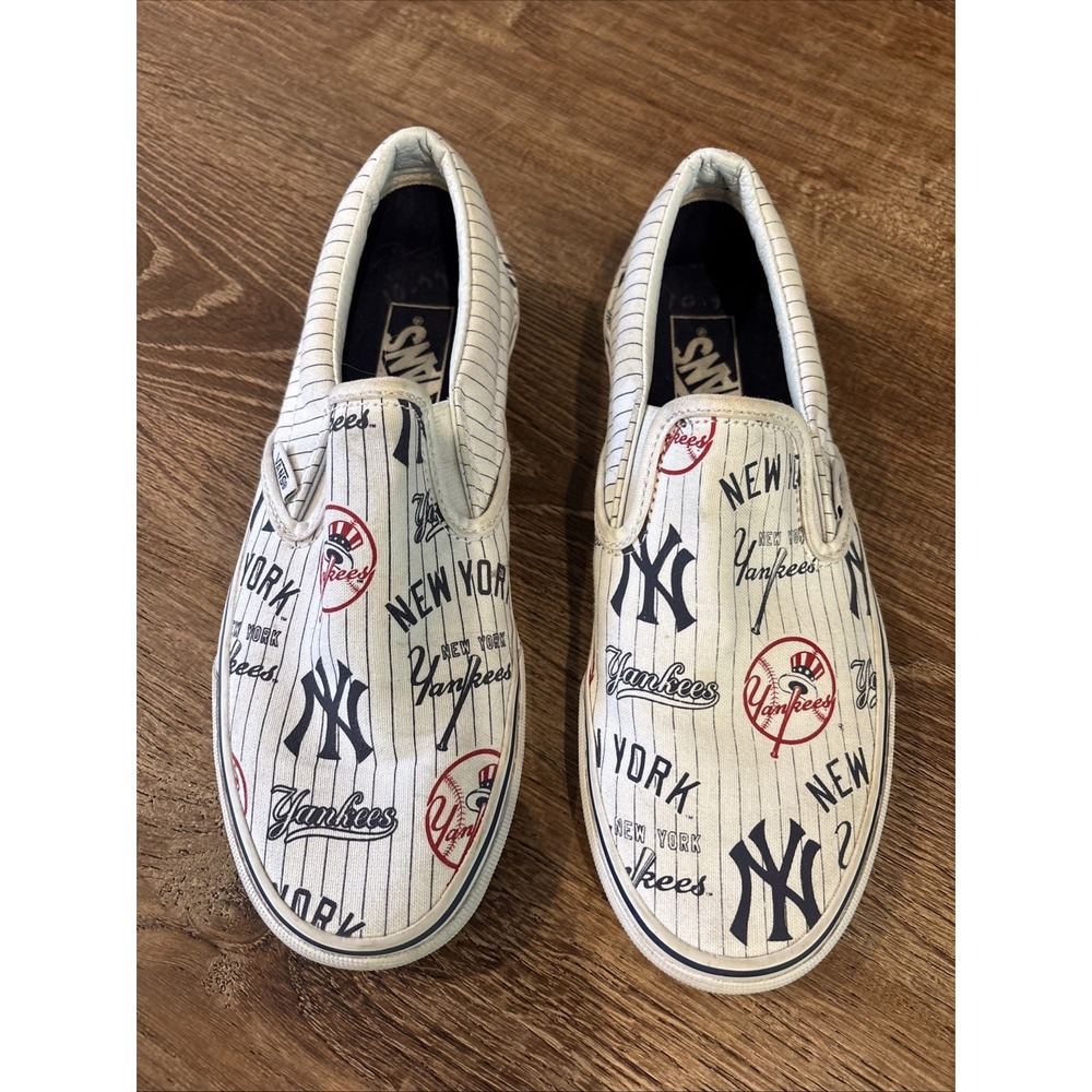 Vans Classic Slip-On New York Yankees Logo Canvas Men 6.5 Women's 8